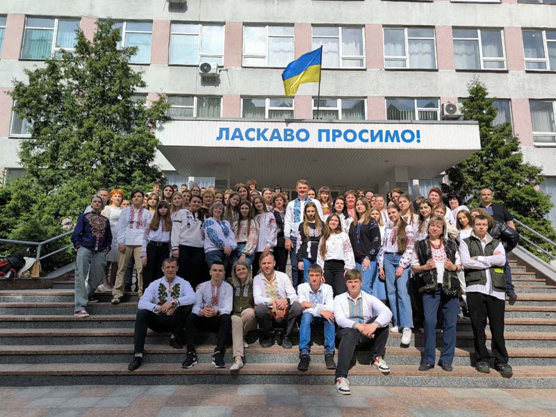 Students and teachers of the College